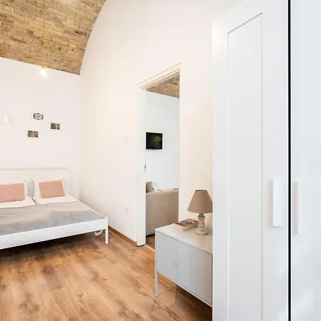 Z25- Boutique Apartments, Location. By Bqa *